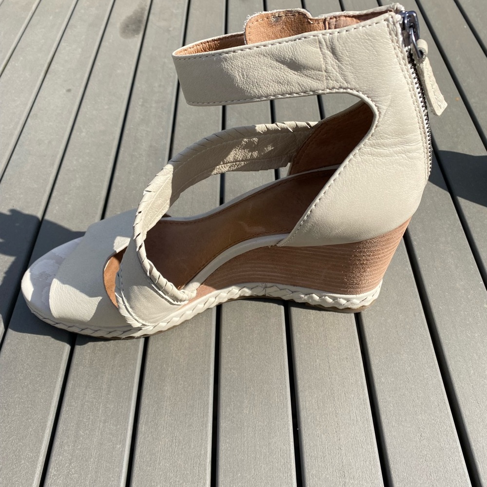 Frye Brielle Back-Zip Sandals - Picture 5 of 11
